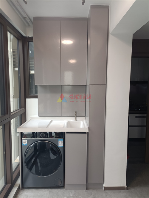 湾景一号单机柜【高级灰柜体 高级灰隐边门 】中间框加门