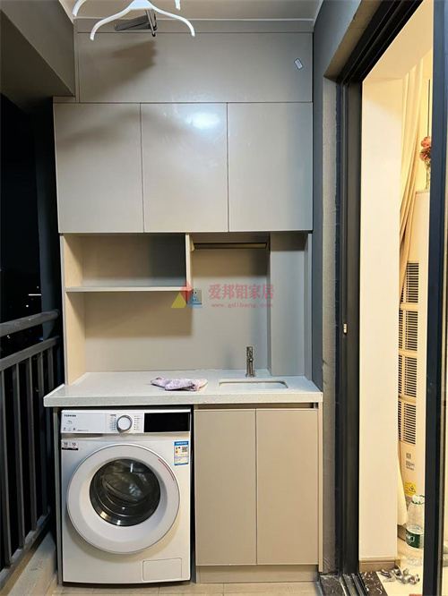 澜悦单机柜【肤感卡其柜体 肤感卡其隐边门  陶瓷台下盆】一半
