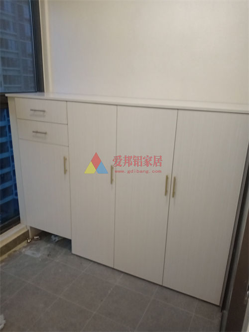 瑞府8栋01户型储物柜【肤感卡其柜体 肤感卡其柜门】扫地机器