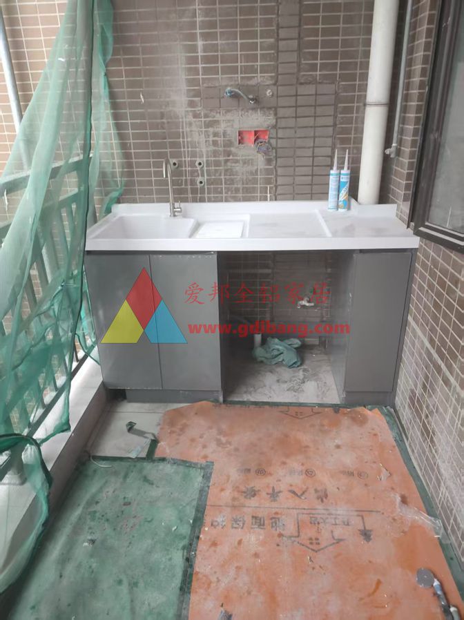 东江逸珑湾4栋04户型  肤感灰柜门柜体同色  阳台洗衣机柜