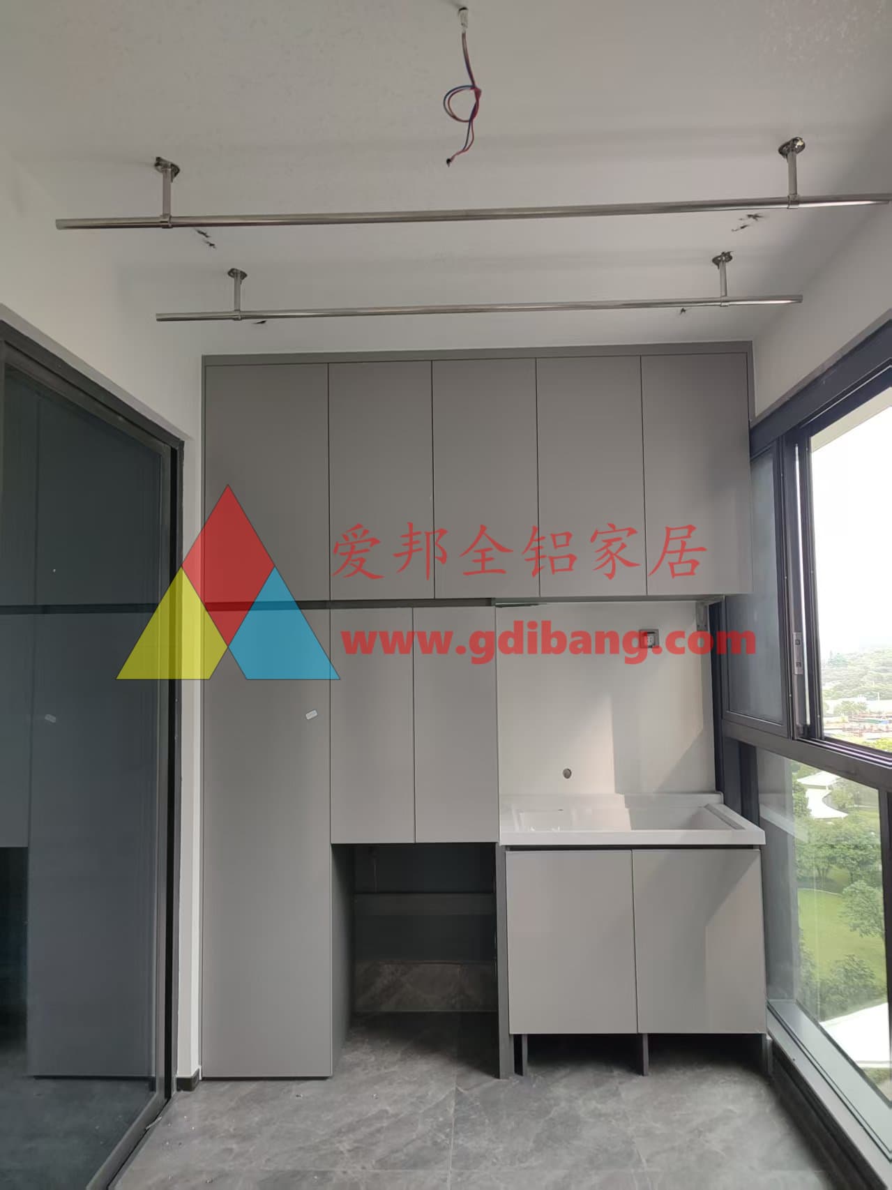 和越府9-02 肤感灰 铝合金阳台柜