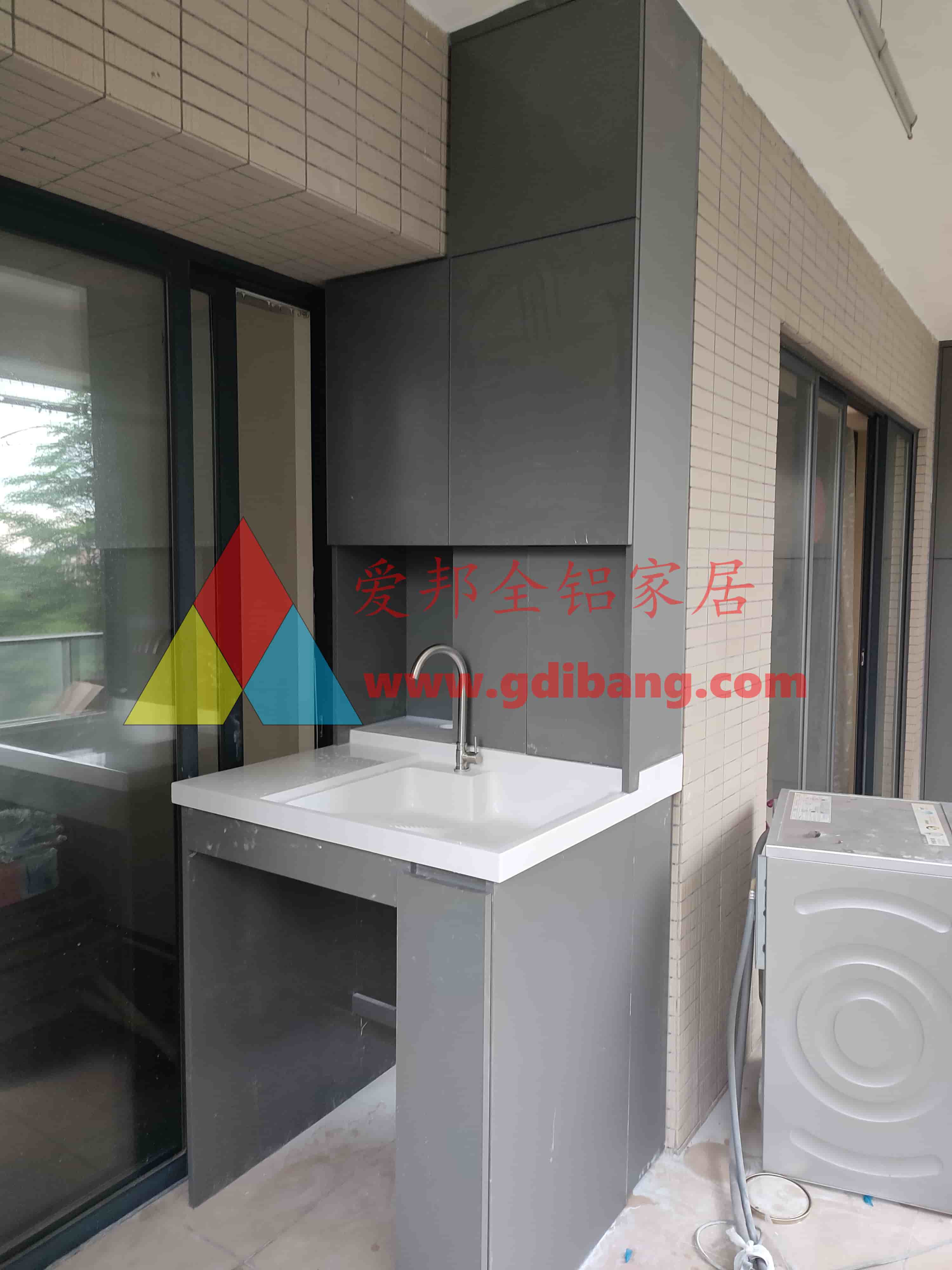 珺城34-02  肤感灰 铝合金阳台柜 石英石一体盆