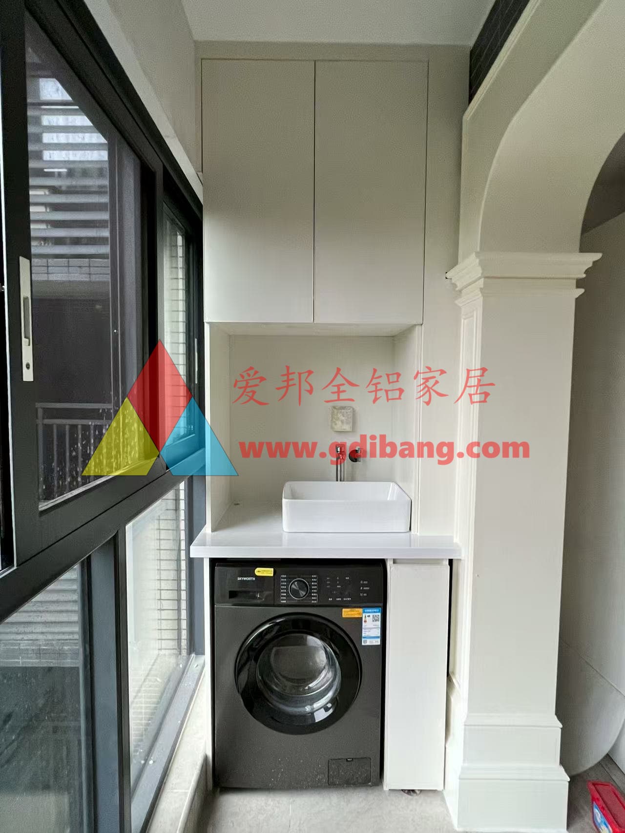 丽景湾20-04 肤感白 铝合金阳台柜 石英石一体盆