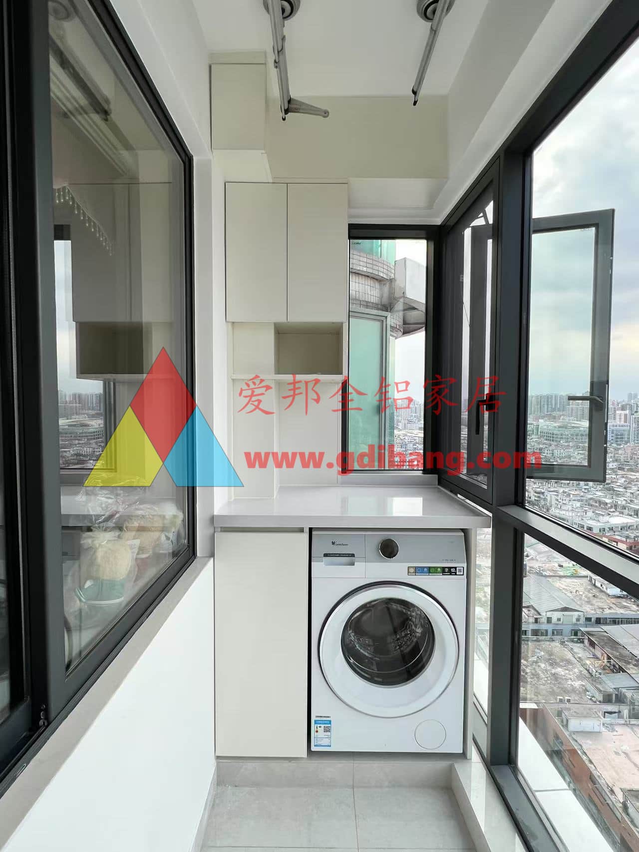 御景轩F座04  肤感白 铝合金阳台柜