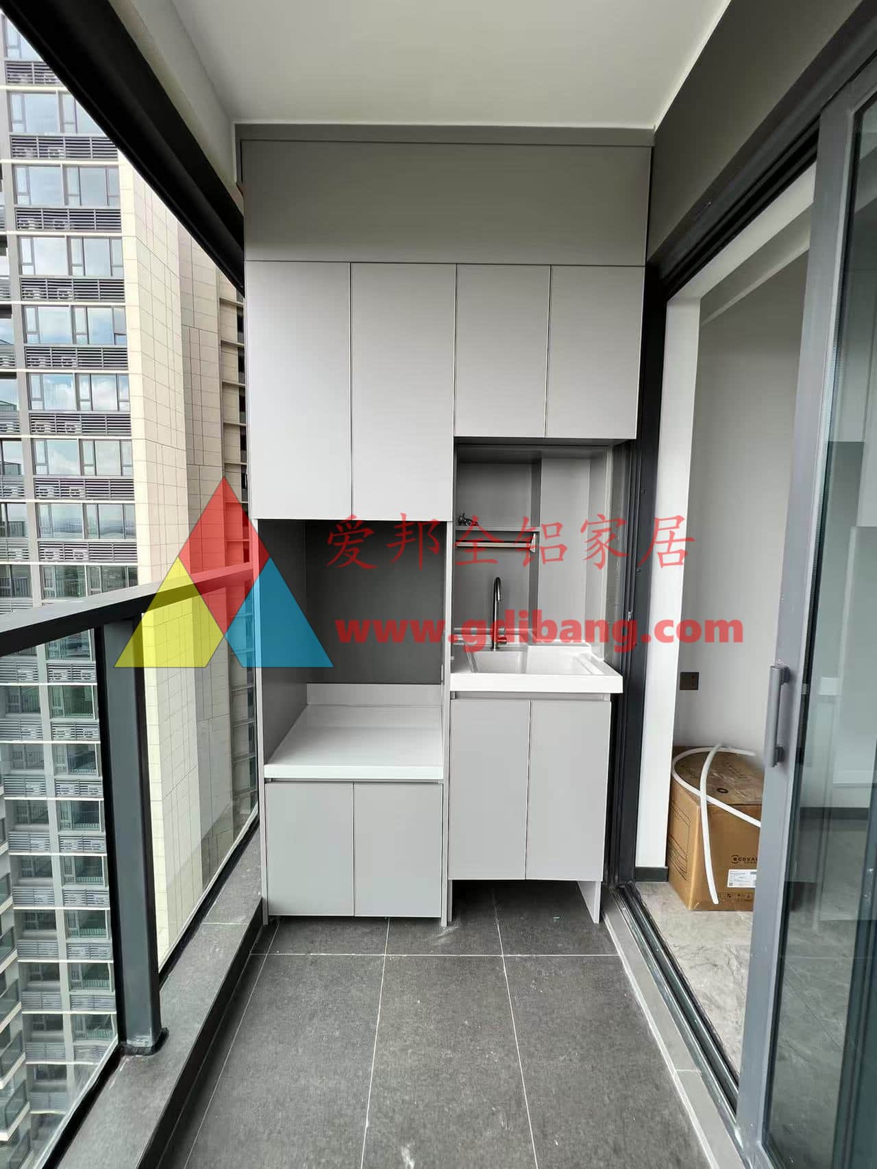 招商5栋01 肤感灰 铝合金阳台柜 石英石一体盆