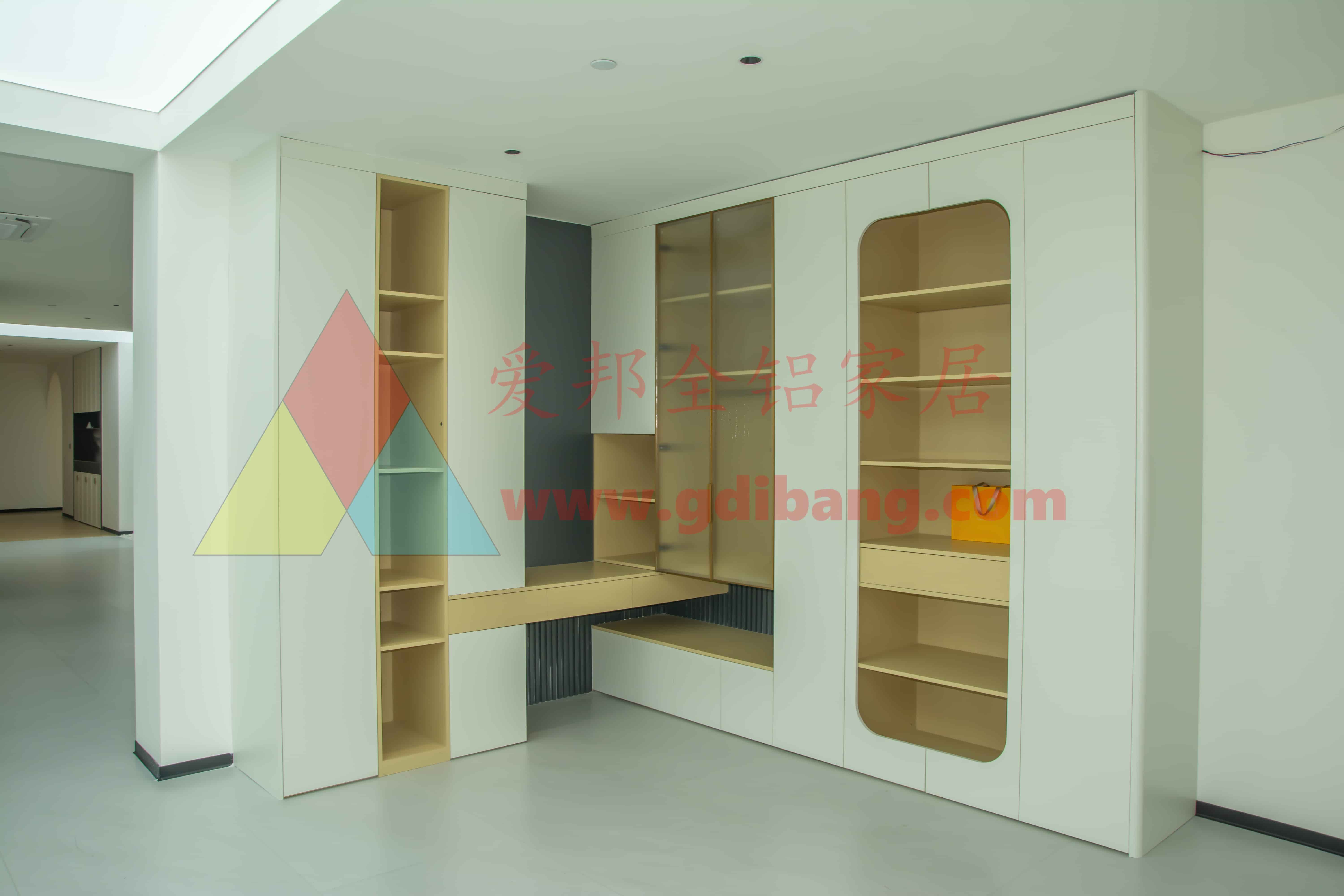 肤感白 铝合衣柜