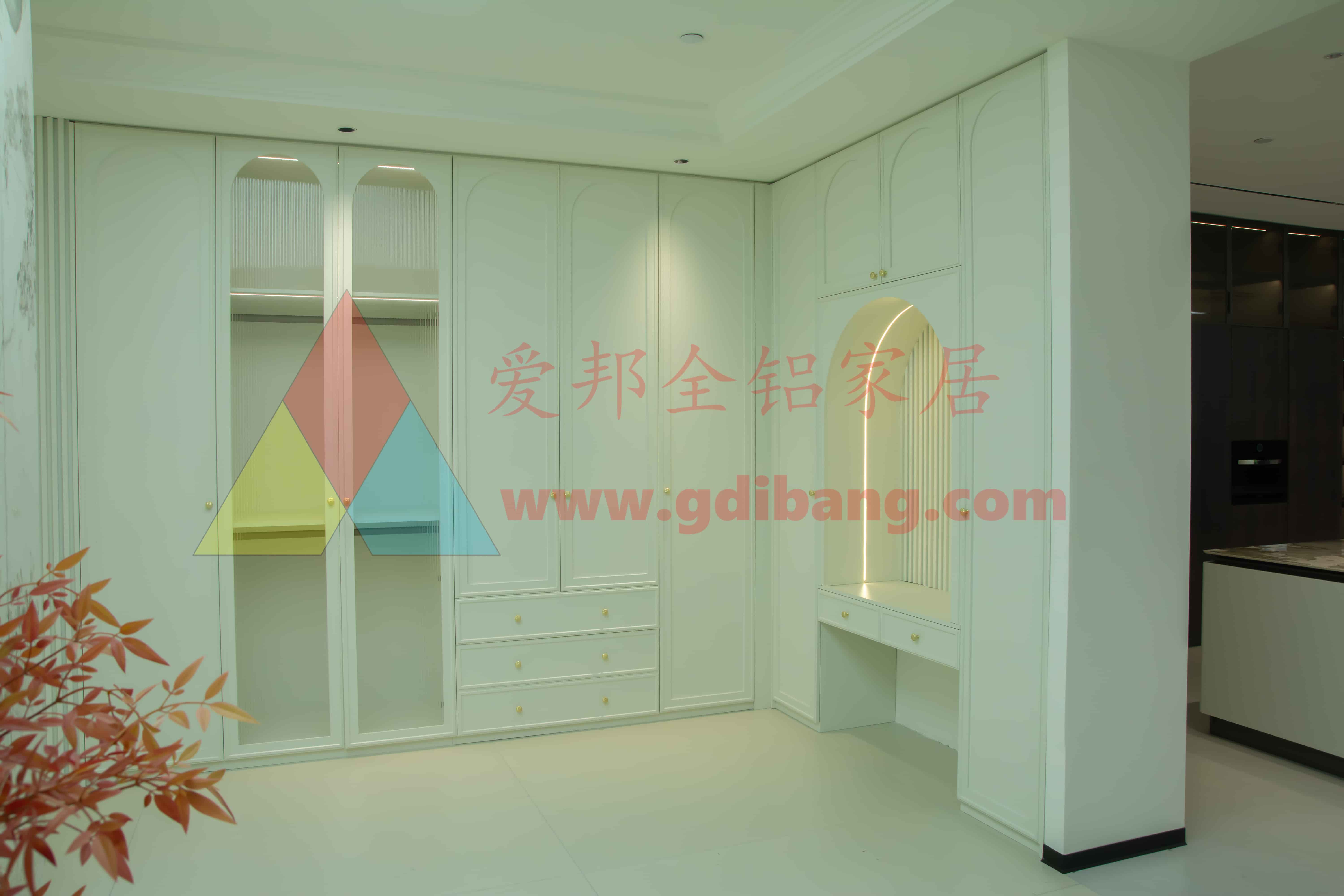 肤感白 铝合金衣柜