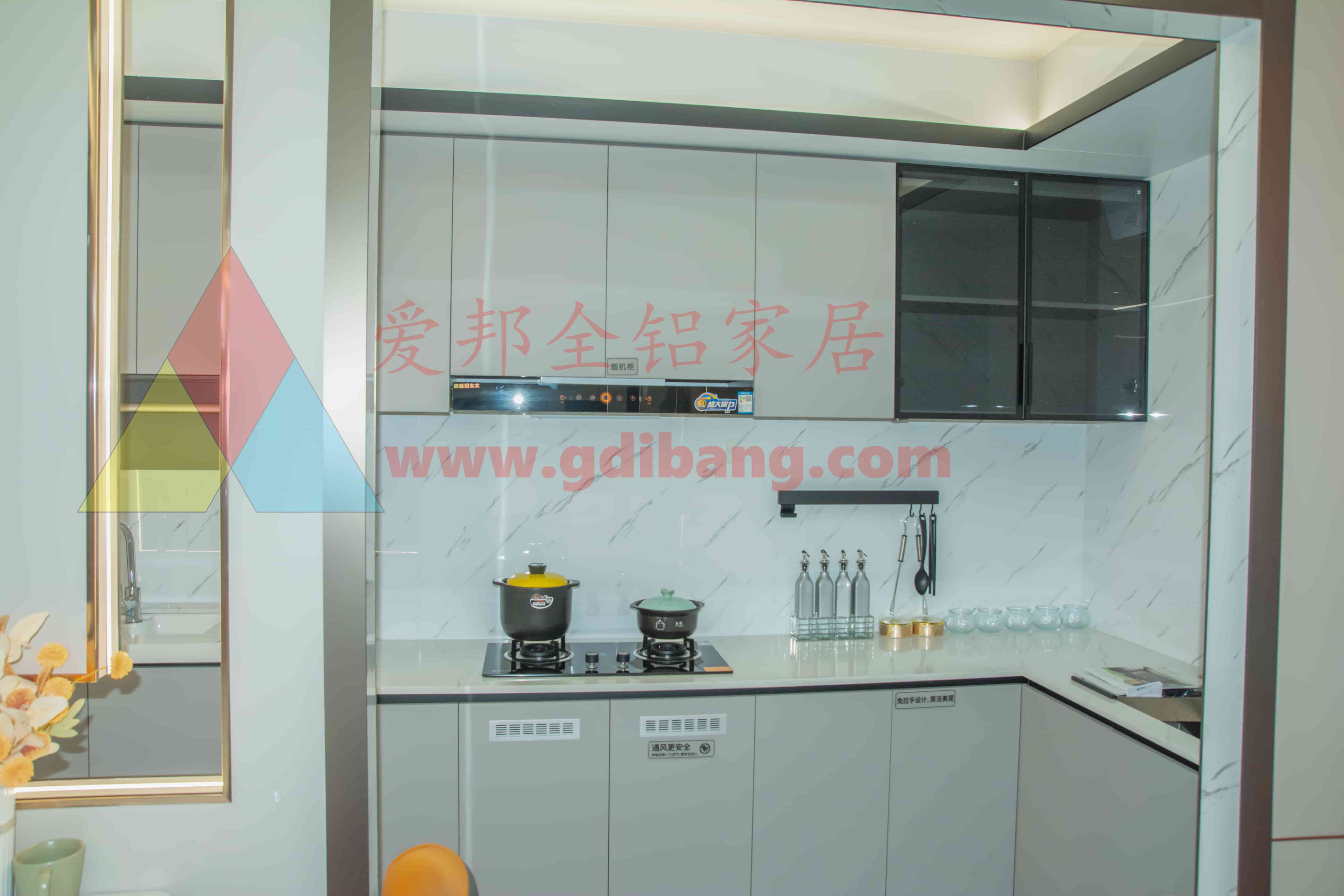 肤感白 铝合金橱柜