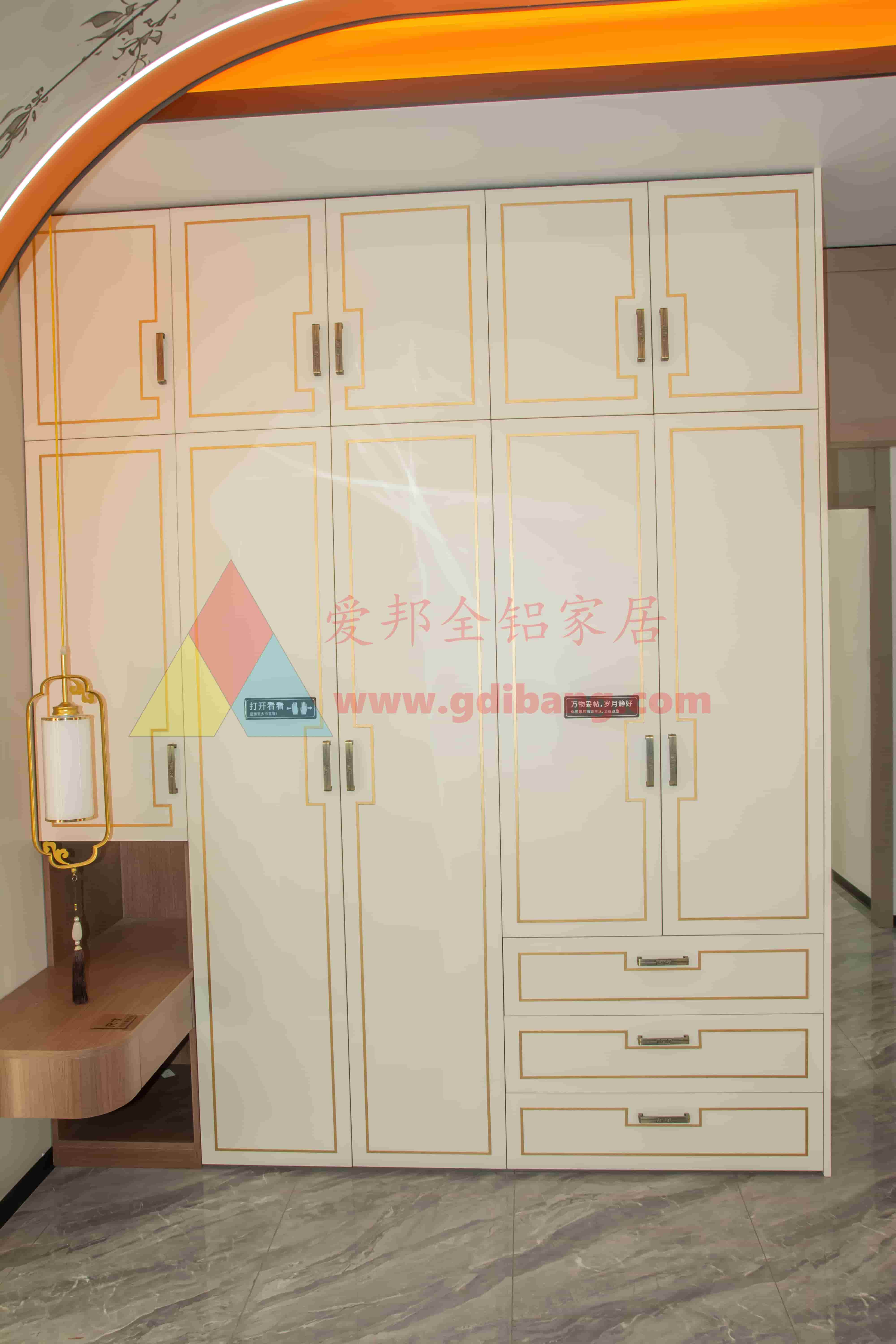 肤感白 铝合金衣柜