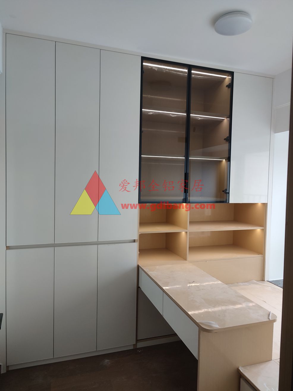 东悦湾18栋01户型  房间衣柜  榻榻米床  肤感白搭配原