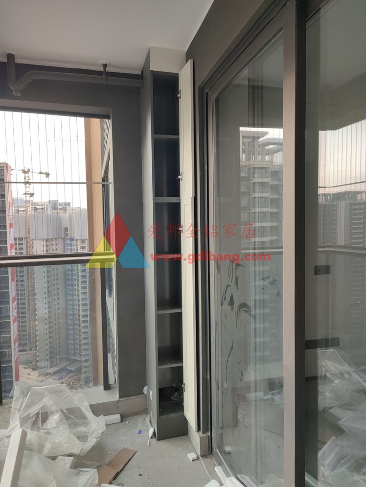 悦江来9栋04户型  肤感白搭配肤感灰  铝合金阳台包管柜 