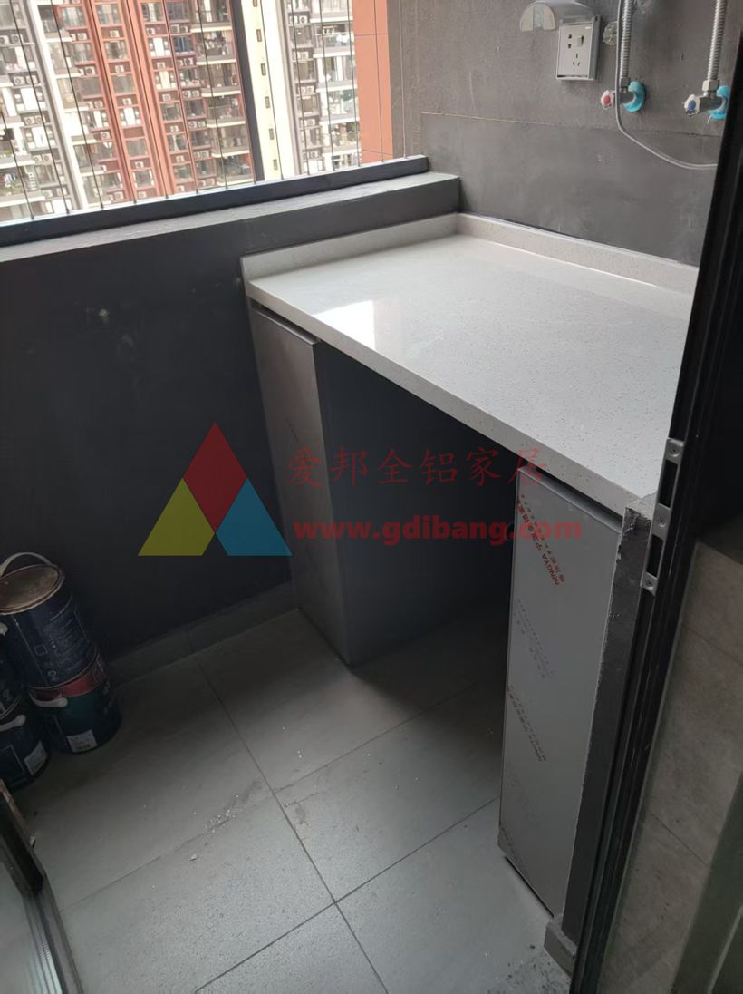 东悦湾10栋04户型【肤感灰】洗衣机中间放  石英石台面没有